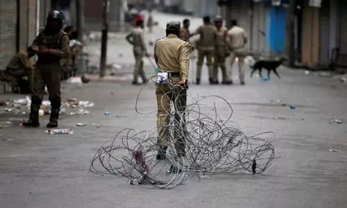 കശ്മീര്‍ പ്രശ്നം പരിഹരിക്കാന്‍ കേന്ദ്രം വിഘടനവാദികളുമായി ചര്‍ച്ചക്ക്