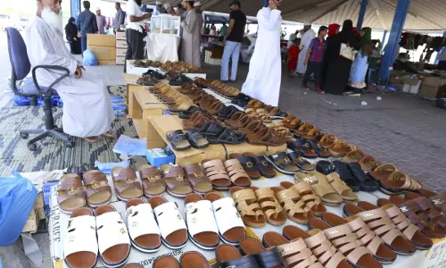 ടൈപ്പ് റൈറര്‍ മുതല്‍ സെക്കന്‍ഡ് ഹാന്‍ഡ് കാര്‍ വരെ കിട്ടും ഈ ഫ്രൈഡേ മാര്‍ക്കറ്റില്‍