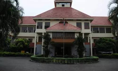 സംസ്‍കൃത സര്‍വകലാശാല കവാടത്തില്‍ എന്ത് ത്യാഗം സഹിച്ചും പ്രതിമ സ്ഥാപിക്കുമെന്ന് കുമ്മനം