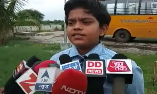 ദയവുചെയ്ത് സ്കൂള് ബസ് രാഷ്ട്രീയ റാലിക്ക് കൊണ്ടുപോകരുത്; മോദിയോട് വിദ്യാര്ഥിയുടെ അപേക്ഷ ദയവുചെയ്ത് സ്കൂള് ബസ് രാഷ്ട്രീയ റാലിക്ക് കൊണ്ടുപോകരുത്; മോദിയോട് വിദ്യാര്ഥിയുടെ അപേക്ഷ