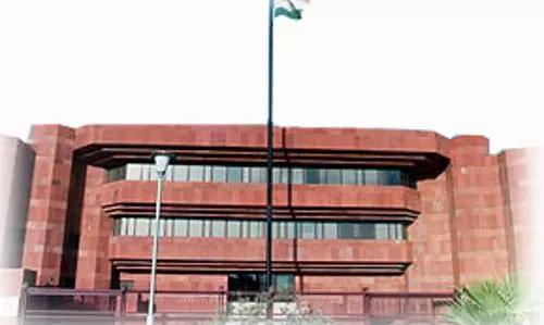 എംബസ്സി ഉദ്യോഗസ്ഥര്‍ നിര്‍ദേശിച്ച ട്രാവല്‍സില്‍ നിന്നും ടിക്കറ്റെടുത്തില്ല; യുവാവിന്റെ യാത്ര വൈകുന്നതായി ആരോപണം