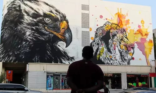 വിസ്‍മയിപ്പിക്കും, കറാമയിലെ ചുമര്‍ചിത്രകല