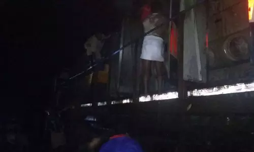 മാവേലി എക്സ്പ്രസിന്‍റെ എഞ്ചിന് തീപിടിച്ചു; ആളപായമില്ല