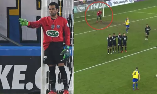 പിഎസ്ജിക്കുവേണ്ടി ഗോള്‍ വല കാത്ത്‌ ഡാനി ആല്‍വേസ്‌