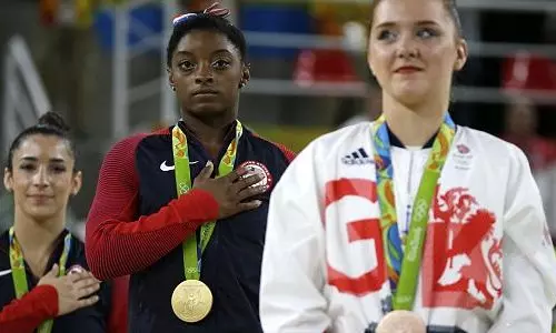 മധുര പതിനാറില്‍ ആമിക്ക് വെങ്കലം