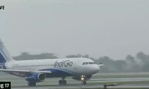 തിരുവനന്തപുരത്ത് വിമാനം അടിയന്തരമായി നിലത്തിറക്കി