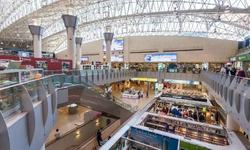 കുവൈത്ത് വിമാനത്താവളത്തിൽ യാത്രക്കാരെ സഹായിക്കാൻ യുവാക്കളുടെ ചങ്ങാതിക്കൂട്ടം