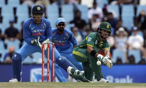 വിക്കറ്റിന് പിന്നില്‍ 400 ഇരകളുമായി ധോണി