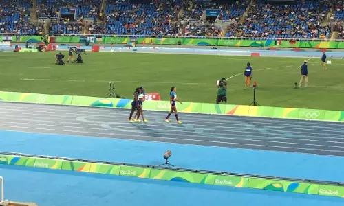 റിയോ വനിതാ റിലേയിലെ ഒരു അപൂര്‍വ മത്സരം