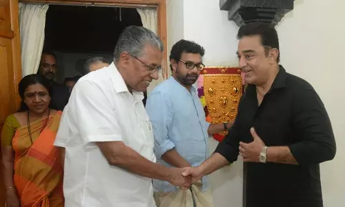 രാഷ്ട്രീയത്തില്‍ തന്‍റെ മാര്‍ഗദര്‍ശി പിണറായിയാണെന്ന് കമല്‍ ഹാസന്‍