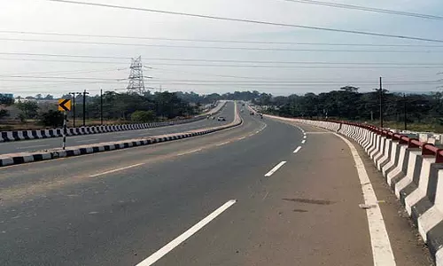 ദേശീയപാത: സ്ഥലം അളക്കാനെത്തിയ ഉദ്യോഗസ്ഥരെ തിക്കോടിയില്‍ തടഞ്ഞു