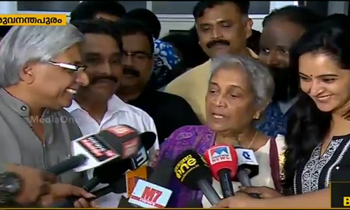 ആമിയെ കാണാന്‍ സുലോചന നാലപ്പാട്ടും സുഗതകുമാരിയും