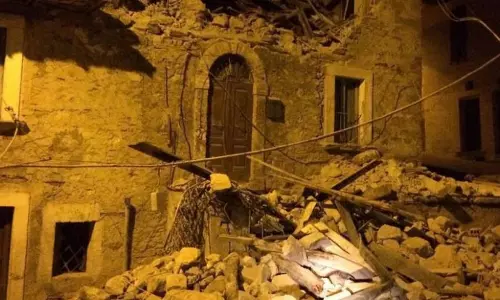 ഇറ്റലിയില്‍ ശക്തമായ ഭൂകമ്പം; മരണ സംഖ്യ ഉയരാന്‍ സാധ്യത