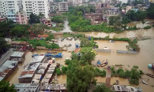 ഉത്തരേന്ത്യയില്‍ വെള്ളപ്പൊക്കം: മരിച്ചവരുടെ എണ്ണം 320 ആയി