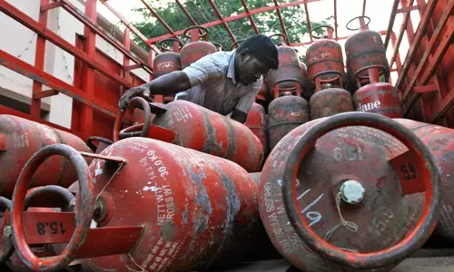 സബ്‌സിഡി പാചകവാതകത്തിന്റെ വില വര്‍ധിപ്പിച്ചു