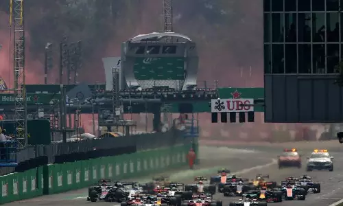 ഫോര്‍മുല വണ്ണില്‍ പോരാട്ടം കടുക്കുന്നു