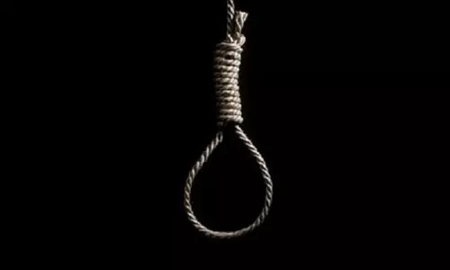 പൊതുജന മധ്യത്തില്‍ വച്ച് ഷൂ നക്കാന്‍ ആവശ്യപ്പെട്ട് മര്‍ദ്ദനം; യുവാവ് ആത്മഹത്യ ചെയ്തു