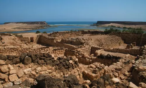 സഞ്ചാരികള്‍ക്ക് കൌതുകമായി താക്കയിലെ പൗരാണിക നഗരാവശിഷ്ടവും തുറമുഖ ശേഷിപ്പുകളും