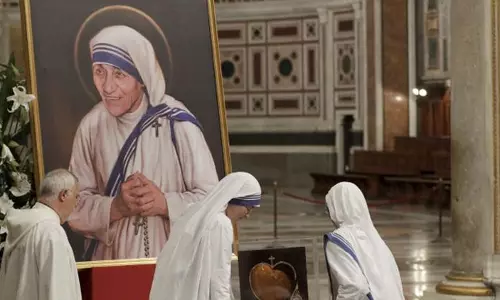 മദര്‍ തെരേസയെ നാളെ വിശുദ്ധയായി പ്രഖ്യാപിക്കും