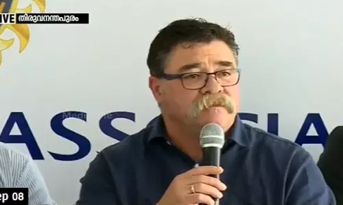 കുട്ടികള്‍ക്ക് ക്രിക്കറ്റിന്റെ പാഠങ്ങള്‍ ചൊല്ലിക്കൊടുത്ത് ഡേവിഡ് ബൂണ്‍