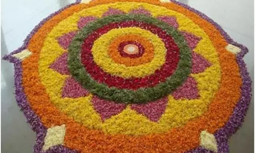 2000 പൂക്കങ്ങളൊരുക്കി കോഴിക്കോട് കുടുംബശ്രീ ലിംക ബുക്കില്‍