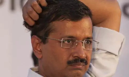 കെജ്രിവാളിന്റെ വീട്ടില് പൊലീസ് പരിശോധന കെജ്രിവാളിന്റെ വീട്ടില് പൊലീസ് പരിശോധന