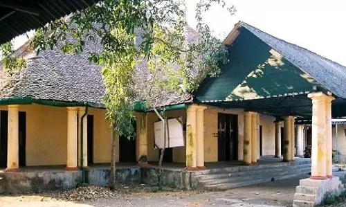 തിരുവനന്തപുരം ലോ കോളജില് റാഗിങിന്റെ പേരില് രണ്ട് വിദ്യാര്ഥികള്ക്ക് മര്ദ്ദനം തിരുവനന്തപുരം ലോ കോളജില് റാഗിങിന്റെ പേരില് രണ്ട് വിദ്യാര്ഥികള്ക്ക് മര്ദ്ദനം