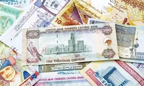 രൂപ കൂപ്പുകുത്തുന്നു, ഗള്ഫില് നിന്നും നാട്ടിലേക്ക് പണമയക്കാന് തിരക്ക് രൂപ കൂപ്പുകുത്തുന്നു, ഗള്ഫില് നിന്നും നാട്ടിലേക്ക് പണമയക്കാന് തിരക്ക്