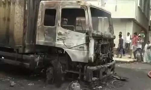 കാവേരി തര്‍ക്കം: ബംഗളൂരുവില്‍ സംഘര്‍ഷം പുകയുന്നു; വാഹനങ്ങള്‍ കത്തിച്ചു, നിരോധനാജ്ഞ