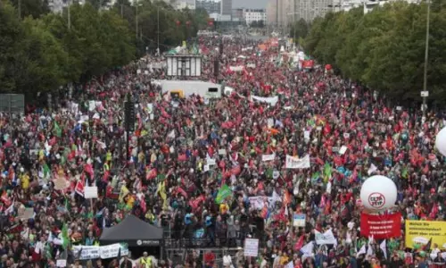 യൂറോപ്യന്‍ യൂണിയനുമായി യുഎസും കാനഡയും വ്യാപാരകരാറിന്; പ്രതിഷേധം ആളിക്കത്തുന്നു