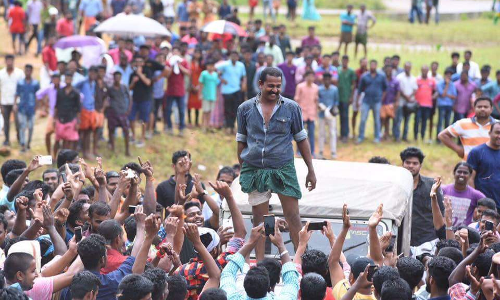 ആടു തോമയല്ല, കോട്ടയം കുഞ്ഞച്ചനുമല്ല, ഇത് മഡ് റേസിലെ പാലാക്കാരന് അച്ചായന് ആടു തോമയല്ല, കോട്ടയം കുഞ്ഞച്ചനുമല്ല, ഇത് മഡ് റേസിലെ പാലാക്കാരന് അച്ചായന്