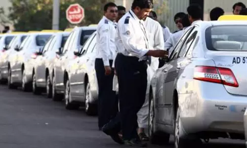 ടാക്സി ഡ്രൈവര്‍മാരുടെ അവധിയെടുക്കല്‍ നിര്‍ബന്ധമാക്കുന്നു