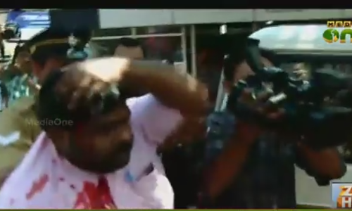 മുഖ്യമന്ത്രിക്ക് നേരെ യുവമോര്‍ച്ച പ്രവര്‍ത്തകരുടെ കരിങ്കൊടി