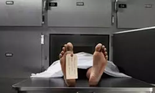 മോര്ച്ചറി അറ്റന്ഡര്മാരും മനുഷ്യരാണ്: മെഡിക്കല് വിദ്യാര്ത്ഥിനിയുടെ കുറിപ്പ് ഏറ്റെടുത്ത് സോഷ്യല് മീഡിയ മോര്ച്ചറി അറ്റന്ഡര്മാരും മനുഷ്യരാണ്: മെഡിക്കല് വിദ്യാര്ത്ഥിനിയുടെ കുറിപ്പ് ഏറ്റെടുത്ത് സോഷ്യല് മീഡിയ