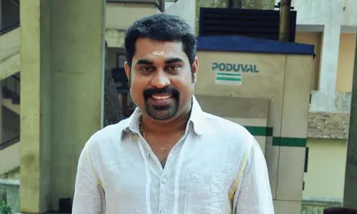 സുരാജ് വെഞ്ഞാറമൂട് തിരക്കഥാകൃത്താകുന്നു; എഴുതുന്നത് മമ്മൂട്ടി ചിത്രത്തിന് വേണ്ടി