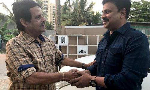 അതുകേട്ട് ദിലീപ് ചിരിച്ചു...ആ ചിരിയിലും ഒരു ദൃഢതയുണ്ടായിരുന്നു