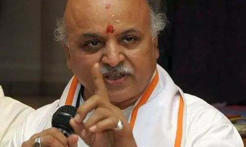 മോദിയെ സംവാദത്തിന് വെല്ലുവിളിച്ച് തൊഗാഡിയ 