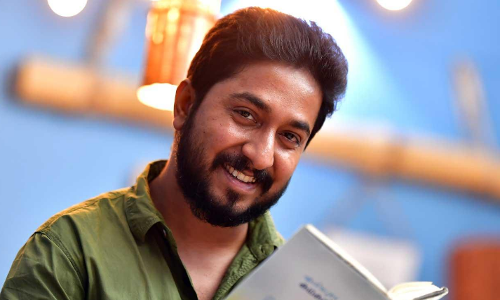 കഥ പറയുന്ന സിനിമകളാണ് നമ്മുടെ ശീലം..പൂമരം അതല്ല ചെയ്യുന്നത്: വിനീത് ശ്രീനിവാസന്‍