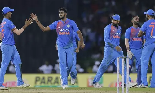 കാര്ത്തിക് ആ സിക്സര് അടിച്ചിരുന്നില്ലെങ്കില് എന്താകുമായിരുന്നു? - വിജയ് ശങ്കര് ചോദിക്കുന്നു കാര്ത്തിക് ആ സിക്സര് അടിച്ചിരുന്നില്ലെങ്കില് എന്താകുമായിരുന്നു? - വിജയ് ശങ്കര് ചോദിക്കുന്നു