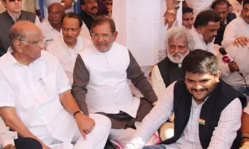 റിപ്പബ്ലിക് ദിനത്തില് മുംബൈയില് പ്രതിപക്ഷ പാര്ട്ടികളുടെ ഭരണഘടനാ സംരക്ഷണ റാലി റിപ്പബ്ലിക് ദിനത്തില് മുംബൈയില് പ്രതിപക്ഷ പാര്ട്ടികളുടെ ഭരണഘടനാ സംരക്ഷണ റാലി