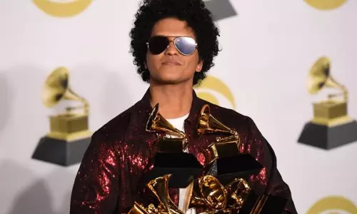 ഗ്രാമിയില്‍ തിളങ്ങി ബ്രൂണോ മാഴ്‌സും 24കെ മാജിക്കും