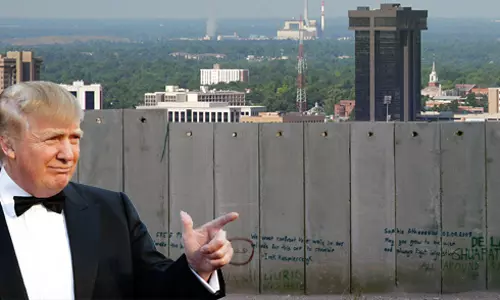 മെക്സിക്കന് മതില് നിര്മാണത്തിന് സംഭാവന തന്നാല് പൌരത്വം നല്കാം: പുതിയ നിബന്ധനയുമായി ട്രംപ് മെക്സിക്കന് മതില് നിര്മാണത്തിന് സംഭാവന തന്നാല് പൌരത്വം നല്കാം: പുതിയ നിബന്ധനയുമായി ട്രംപ്