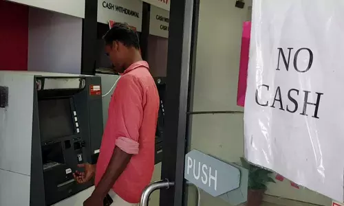 എടിഎമ്മുകളിലെ കറന്‍സി ക്ഷാമം; തെറ്റായ വാര്‍ത്തയെന്ന് സര്‍ക്കാര്‍