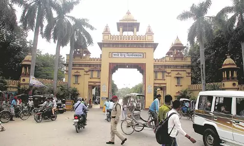 ഗോഡ്സെയെ പ്രകീര്‍ത്തിച്ച് നാടകം: ബനാറസ് ഹിന്ദു സര്‍വകലാശാലയിലെ വിദ്യാര്‍ഥികള്‍ പരാതി നല്‍കി