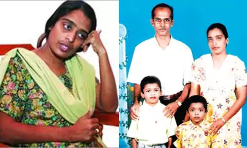 മലബാര് സിമന്റ്സ് മുന് സെക്രട്ടറി വി ശശീന്ദ്രന്റെ ഭാര്യ ടീനയുടെ മരണത്തില് ദുരൂഹതയെന്ന് ആരോപണം മലബാര് സിമന്റ്സ് മുന് സെക്രട്ടറി വി ശശീന്ദ്രന്റെ ഭാര്യ ടീനയുടെ മരണത്തില് ദുരൂഹതയെന്ന് ആരോപണം