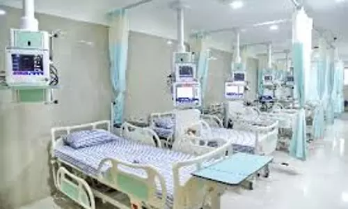 നഴ്സുമാരുടെ പുതുക്കിയ ശമ്പളം നല്കാനാകില്ലെന്ന് ആശുപത്രി മാനേജ്മെന്റുകള് നഴ്സുമാരുടെ പുതുക്കിയ ശമ്പളം നല്കാനാകില്ലെന്ന് ആശുപത്രി മാനേജ്മെന്റുകള്