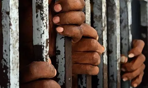 കണ്ണൂര്‍ പാനൂരില്‍ ഐ.എസ് ബന്ധം ആരോപിച്ച് അഞ്ച് പേരെ കസ്റ്റഡിയിലെടുത്തു