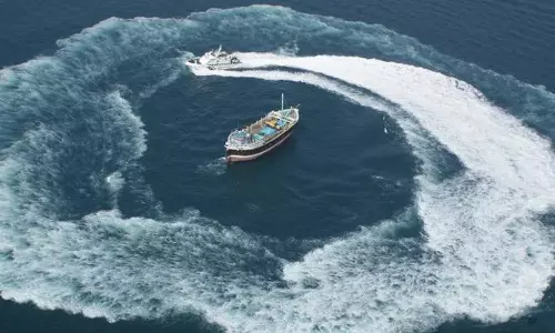 രണ്ടു പാക് ബോട്ടുകള്‍ ഇന്ത്യന്‍ തീരത്തേക്ക് അടുക്കുന്നതായി ജാഗ്രതാ നിര്‍ദേശം