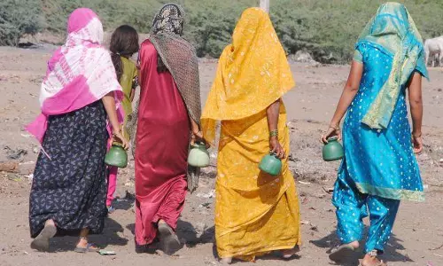 ശമ്പളം വേണോ; വീട്ടില് കക്കൂസുണ്ടെന്ന സാക്ഷ്യപത്രം ഹാജരാക്കണമെന്ന് കലക്ടര് ശമ്പളം വേണോ; വീട്ടില് കക്കൂസുണ്ടെന്ന സാക്ഷ്യപത്രം ഹാജരാക്കണമെന്ന് കലക്ടര്