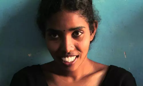 കേള്ക്കണം ഇവളെ, നമിക്കണം ആ മനശ്ശക്തിയെ.. രാജ്യത്തെ ആദ്യ വനിതാ ടാക്സി ഡ്രൈവറായ സെല്വിയുടെ കഥ കേള്ക്കണം ഇവളെ, നമിക്കണം ആ മനശ്ശക്തിയെ.. രാജ്യത്തെ ആദ്യ വനിതാ ടാക്സി ഡ്രൈവറായ സെല്വിയുടെ കഥ